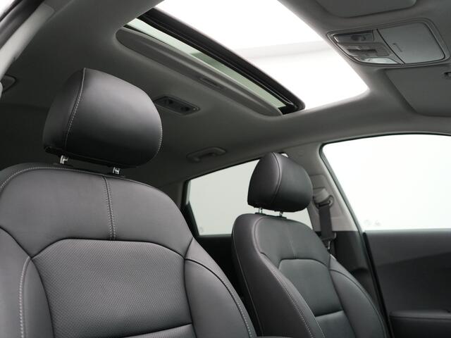 KIA Niro 1.6 GDi DynamicLine Plug In Hybrid 142pk Dealer O.H PHEV | Trekhaak Afneembaar | Schuif/Kanteldak | Lederen Sportstoelen Memory & Ventilatie | Adaptive Cruise | Stoelen & Stuur Verwarmd | JBL Sound | Apple Carplay | Virtual | Blis | Navigatie