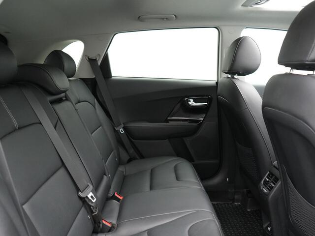 KIA Niro 1.6 GDi DynamicLine Plug In Hybrid 142pk Dealer O.H PHEV | Trekhaak Afneembaar | Schuif/Kanteldak | Lederen Sportstoelen Memory & Ventilatie | Adaptive Cruise | Stoelen & Stuur Verwarmd | JBL Sound | Apple Carplay | Virtual | Blis | Navigatie