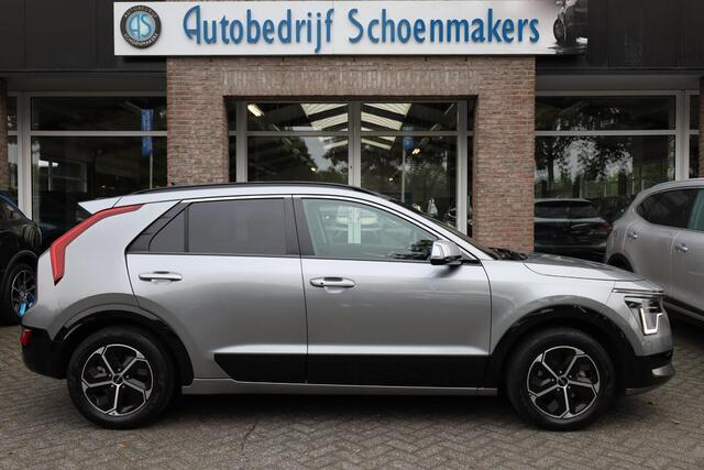 KIA Niro 1.6 GDi Hybrid DynamicPlusLine TREKHAAK-AFN LEER HUD PANO CARPLAY STOEL/STUURVERW. CAMERA ELEC-KLEP ADAPTIVE-CRUISE DAB 2XPDC LMV NAP DEALERONDERHOUDEN!!