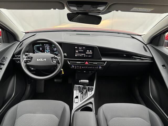 KIA Niro 1.6 GDi PHEV DynamicLine Automaat / Fabrieksgarantie tot 5-2028 / Dealer onderhouden / 1.300kg trekgewicht / All season banden / Stuur & Stoelverwarming / Apple Carplay Android Auto / Camera /