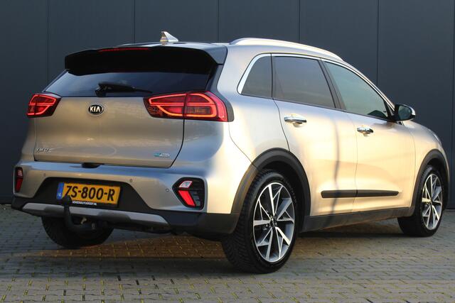 KIA Niro 1.6 GDi Hybrid DynamicPlusLine | Incl. 12 maanden garantie | Stuur & stoelverwarming | LED | Adapt. Cruise | Schuif/kantel dak | Trekhaak afneembaar | Camera | 100% dealer onderhouden | Keyless | Navi | Apple Carplay | Dodehoek detectie | Bomvolle uitvoer
