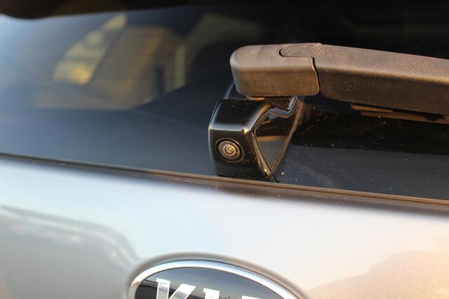 KIA Niro 1.6 GDi Hybrid DynamicPlusLine | Incl. 12 maanden garantie | Stuur & stoelverwarming | LED | Adapt. Cruise | Schuif/kantel dak | Trekhaak afneembaar | Camera | 100% dealer onderhouden | Keyless | Navi | Apple Carplay | Dodehoek detectie | Bomvolle uitvoer