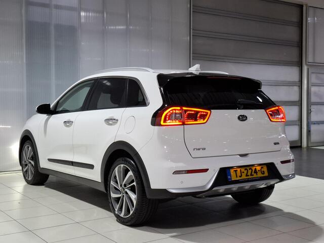 KIA Niro 1.6 GDi Hybrid Design Edition , Stoel en Stuur verwarming, schuif kantel dak. Navigatie.