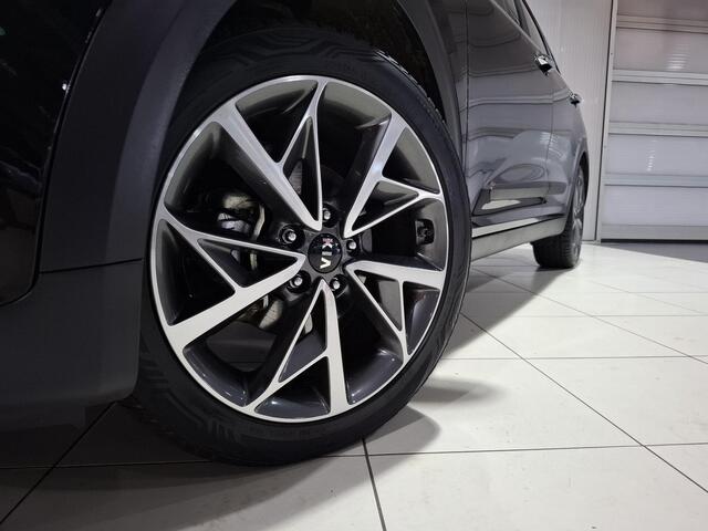 KIA Niro 1.6 GDi Hybrid ExecutiveLine 18 inch, Stoel en Stuur Verwarming, Schuif kantel dak, Apple Carplay/Android Auto, Navigatie.