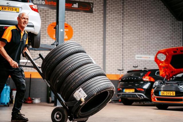 KIA Niro 1.6 GDI HYBRID DYNAMICPLUSLINE I P-CAMERA I TREKHAAK I AUTOMAAT I APPLE CARPLAY I STOELVERWARMING