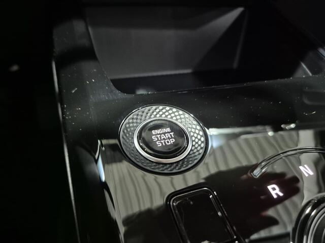 KIA Niro 1.6 GDi Hybrid DynamicLine , Uitvoorraad Leverbaar, snel rijden, 3.500,= euro korting. Leverbaar in zwart en donker grijs.