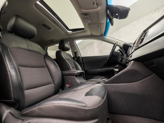 KIA Niro 1.6 GDi Hybrid Sport 142Pk Automaat (SCHUIFDAK, APPLE CARPLAY, NAVIGATIE, CAMERA, LEDER, STUUR/STOELVERWARMING, SPORTSTOELEN, GETINT GLAS, NIEUWE APK, NIEUWSTAAT)