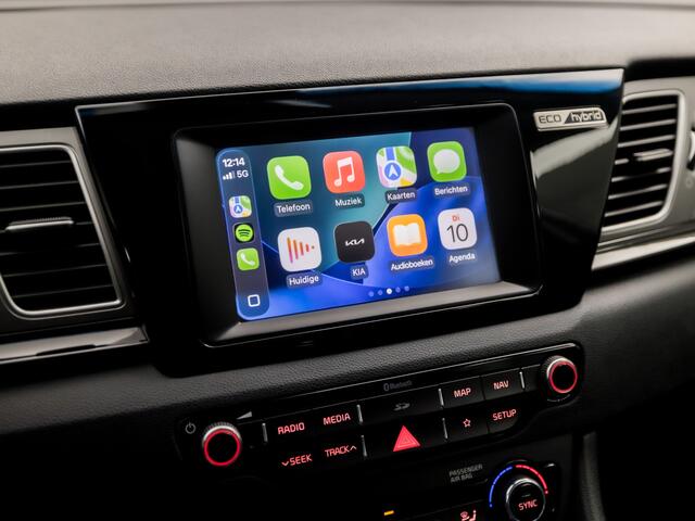 KIA Niro 1.6 GDi Hybrid ExecutiveLine 142Pk Automaat (APPLE CARPLAY, NAVIGATIE, CAMERA, LEDER, TREKHAAK, SPORTSTOELEN, XENON, ADAPTIVE CRUISE, KEYLESS, NIEUWSTAAT)