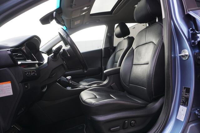 KIA Niro 1.6 GDi Hybrid ExecutiveLine | OPEN DAK | LEDER | XENON | STOEL/STUUR VERW. + KOELING | TREKHAAK | JBL |