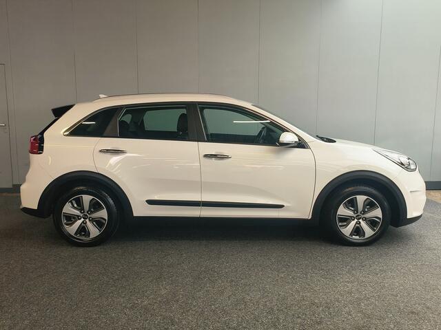 KIA Niro 1.6 GDi Hybrid DynamicLine Rijklaar + 12 maanden Bovag-garantie Henk Jongen Auto's in Helmond, al 50 jaar service zoals 't hoort!