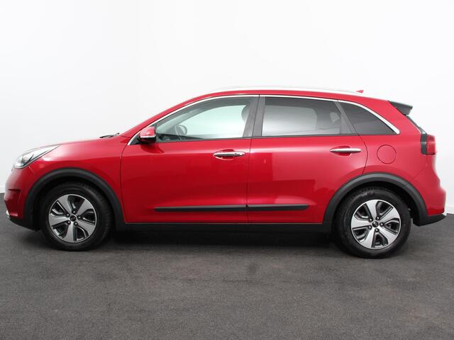 KIA Niro 1.6 GDi Automaat Hybrid DynamicLine | Trekhaak | Navigatie | Camera | Parkeer sensoren V+A | Cruise Control | Lichtmetalen Velgen | Extra getint glas | Keyless