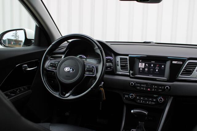 KIA Niro 1.6 GDi Hybrid DynamicLine | Incl. 12 maanden garantie | Apple Carplay/Android Auto | Adaptieve cruise control | Parkeersensoren achter | Achteruitrijcamera | Trekhaak | Climate control