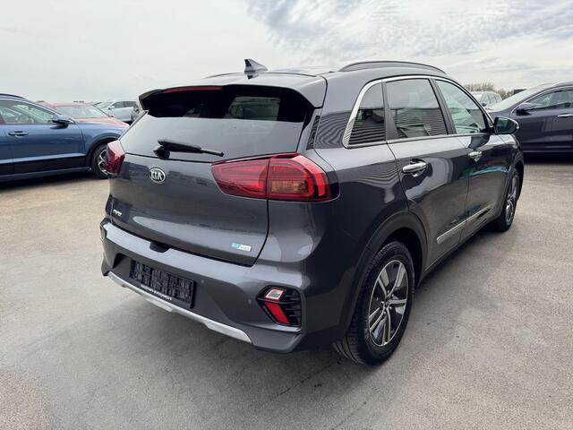KIA Niro 1.6 GDi PHEV ExecutiveLine Schuif/kanteldak, Navigatie, Lederen bekleding, Stoelkoeling/verwarming, Stuurwielverwarmd, Dodehoekdetectie, Lederen bekleding, JBL, Seat memory