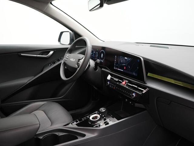 KIA Niro 1.6 GDi DynamicLine PHEV 182pk Dealer O.H. | Adaptive Cruise | Camera | Sportstoelen & Stuur Verwarmd | Sfeerverlichting | Apple Carplay | Keyless | Blis | Navigatie | DAB | LED Koplampen | Virtual | Plug In Hybrid |