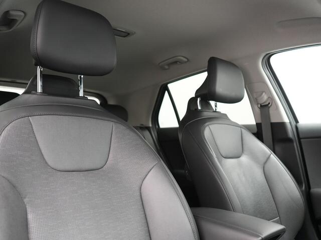 KIA Niro 1.6 GDi ExecutiveLine PHEV 182pk Dealer O.H. | Trekhaak Afn. | Adaptive Cruise | Head Up | Lederen Sportstoelen Memory & Ventilatie | Harman & Kardon | Camera | Stoelen & Stuur Verwarmd | Blis | Apple Carplay | DAB | Plug In Hybrid |