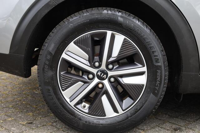 KIA Niro 1.6 GDi Hybrid DynamicLine DEALERONH. NAP TREKHAAK CAMERA CARPLAY HALF-LEER ACC DAB NAVI CLIMA 2XPDC LMV SUPER NETJES!!