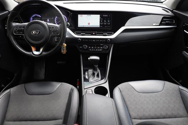 KIA Niro 1.6 GDi Hybrid DynamicLine DEALERONH. NAP TREKHAAK CAMERA CARPLAY HALF-LEER ACC DAB NAVI CLIMA 2XPDC LMV SUPER NETJES!!