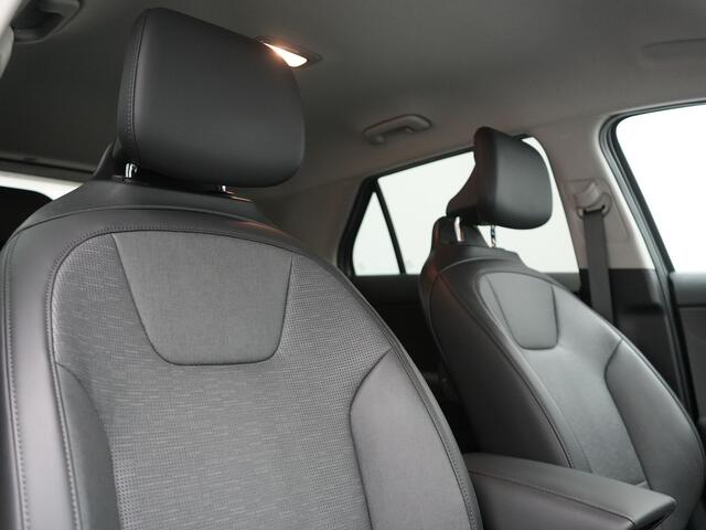 KIA Niro 1.6 GDi ExecutiveLine PHEV 182pk Dealer O.H. | Trekhaak | Adaptive Cruise | Head Up | Camera | Harman / Kardon | Lederen Sporstoelen Memory & Ventilatie | Keyless | Blis | Stoelen & Stuur Verwarmd | Apple Carplay | Navigatie | DAB | Plug In Hybrid |