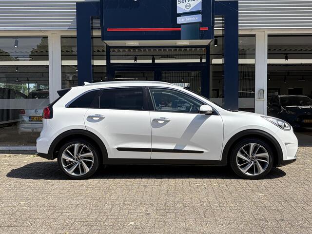 KIA Niro 1.6 GDi Hybrid Edition / Automaat / NL-Auto / Schuif-Kanteldak / Stuur-/Stoelverwarming / Cruise-Control / Apple-Carplay & Android-Auto / Trekhaak / Radio-Bluetooth / Navi / Camera / PDC-Achter / 18'' LMV / ENZ.