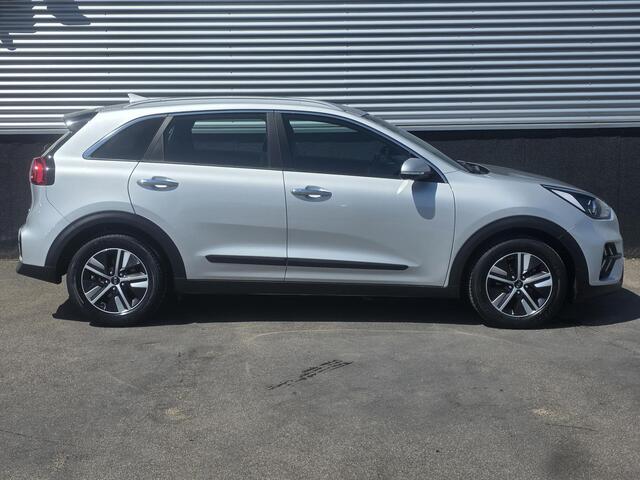 KIA Niro 1.6 GDi Hybrid DynamicLine Nieuw geleverd, Dealeronderhouden, 1e eign. Navigatie, Adaptieve cruise control, Achteruitrijcamera, Parkeersensoren