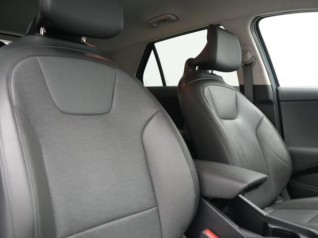 KIA Niro 1.6 GDi ExecutiveLine PHEV 182pk Dealer O.H. | Adaptive Cruise | Head Up | Camera | Harman / Kardon | Lederen Sportstoelen Ventilatie & Memory | Keyless | Blis | Stoelen & Stuur Verwarmd | Sfeerverlichting | Navigatie | DAB | Plug In Hybrid |