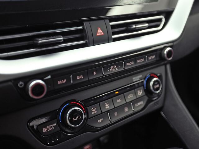 KIA Niro 1.6 GDi Hybrid DynamicLine 141Pk Automaat (APPLE CARPLAY, GROOT NAVI, CAMERA, TREKHAAK, SPORTSTOELEN, ADAPTIVE CRUISE, LANE ASSIST, NIEUWE APK, NIEUWSTAAT)