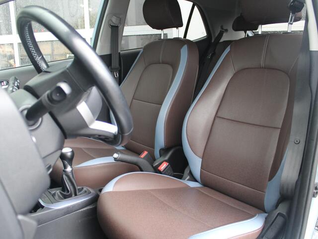 KIA PICANTO 1.0 CVVT Design Edition | Navi | Clima | Trekhaak | Brownpack | Camera | Cruise Control