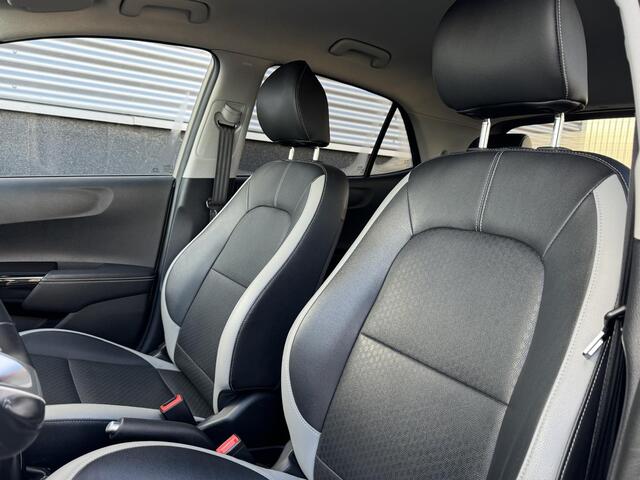 KIA PICANTO 1.0 CVVT Design Edition Navigatie, Lederen bekleding, Climate control, Cruise control, Achteruitrijcamera, Privacy glass, Smart key, LED