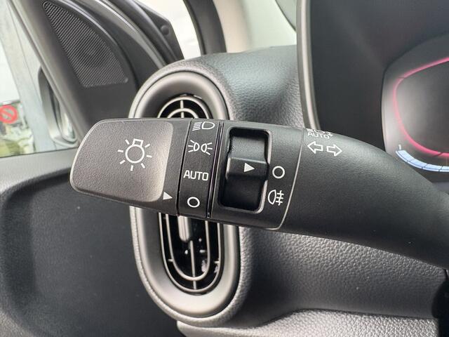 KIA PICANTO 1.0 DPI DynamicLine | Navigatie | Camera | Airco | Cruise Control | LED | Bluetooth | Tot 10Jr. Kia-Garantie |