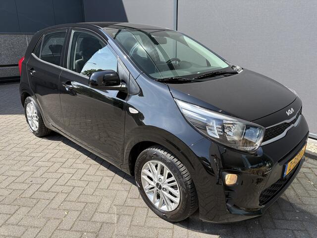 KIA PICANTO 1.0 DPi DynamicLine Achteruitrijcamera - Apple carplay - Airco - Cruise control - Navigatie - Cruise control - Licht metalen velgen 14 inch - Radio - Start/stop systeem - Bluetooth - Elektrische ramen - Stuur multifunctioneel
