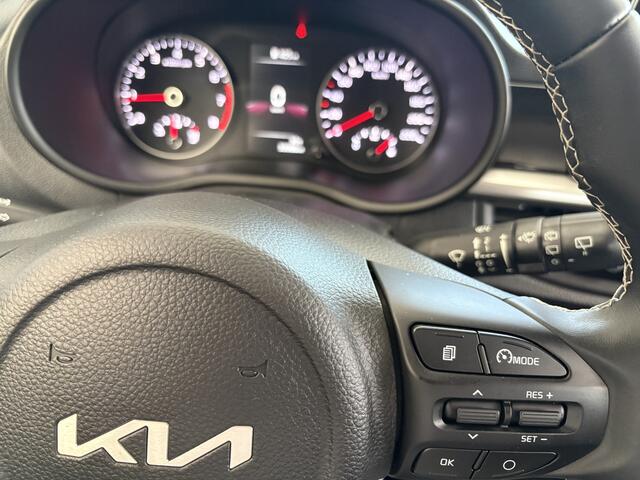 KIA PICANTO 1.0 DPi DynamicLine Achteruitrijcamera - Apple carplay - Airco - Cruise control - Navigatie - Cruise control - Licht metalen velgen 14 inch - Radio - Start/stop systeem - Bluetooth - Elektrische ramen - Stuur multifunctioneel