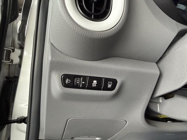 KIA PICANTO 1.2 X-Line / Sparkling Silver / Navi / Apple Car Play / Leder / electr. spiegels en ramen