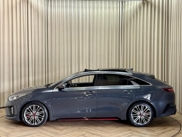 KIA PRO CEE D ProCeed 1.6 T-GDI GT *Panoramadak* Digital Cockpit / JBL / Stoel/Stuurverwarming / Apple Carplay / Leder/Alcantara / Camera / 18"LMV
