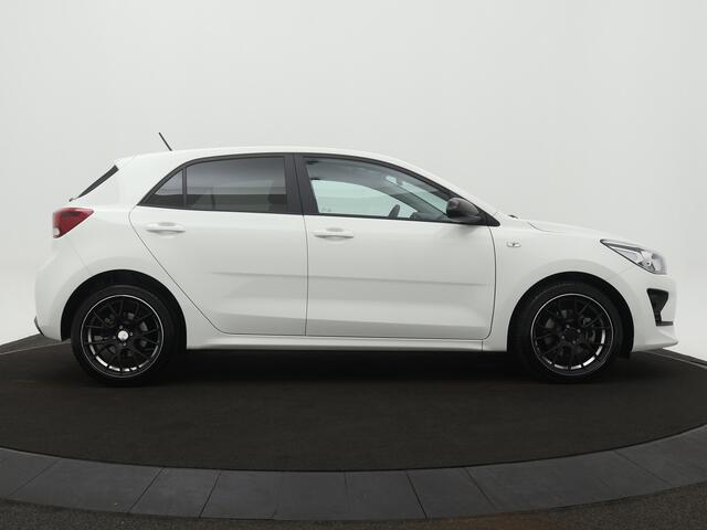 KIA RIO 1.0 T-GDi MHEV DynamicLine - Black Edition - Achteruitrijcamera - Apple CarPlay - Cruise Controle - Airco - Privacy Glass - LM-Velgen - Fabrieksgarantie tot 09-2030