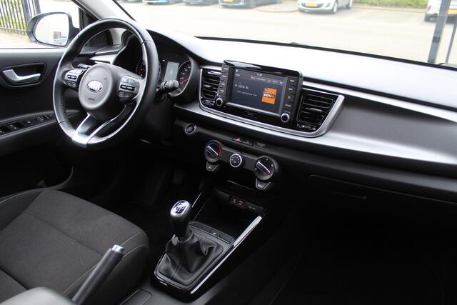 KIA RIO 1.0 TGDI First Edition Navigatie/Airco/Cruise control/Lane assist/Achteruitrijcamera/Apple carplay/Keyless/Trekhaak/DAB/LED koplampen/16'' Lichtmetalen velgen/Multifunctioneel stuurwiel/Spraak bediening/Elektrisch inklapbare spiegels/Elektrische ramen.