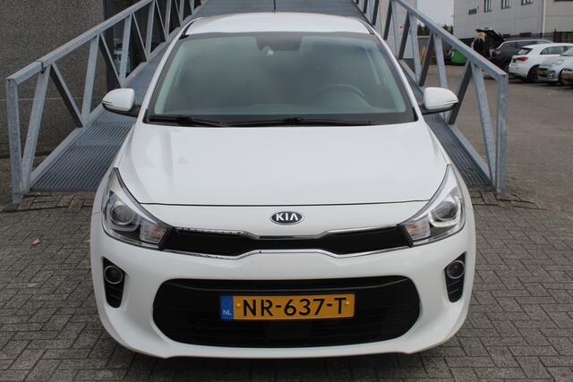 KIA RIO 1.0 TGDI First Edition Navigatie/Airco/Cruise control/Lane assist/Achteruitrijcamera/Apple carplay/Keyless/Trekhaak/DAB/LED koplampen/16'' Lichtmetalen velgen/Multifunctioneel stuurwiel/Spraak bediening/Elektrisch inklapbare spiegels/Elektrische ramen.