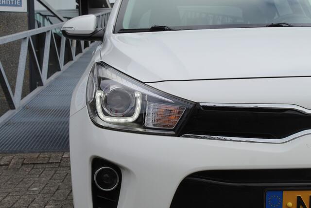 KIA RIO 1.0 TGDI First Edition Navigatie/Airco/Cruise control/Lane assist/Achteruitrijcamera/Apple carplay/Keyless/Trekhaak/DAB/LED koplampen/16'' Lichtmetalen velgen/Multifunctioneel stuurwiel/Spraak bediening/Elektrisch inklapbare spiegels/Elektrische ramen.