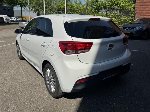 KIA RIO 1.2 CVVT ComfortPlusLine // 4 CILINDER!! // APPLE CARPLAY / ANDROID AUTO // CLIMA // STOELVERWARMING // CAMERA