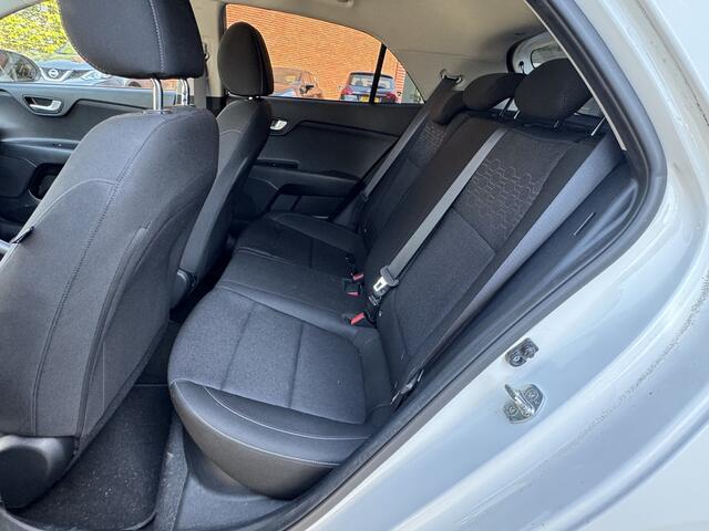 KIA RIO 1.2 CVVT ComfortPlusLine // 4 CILINDER!! // APPLE CARPLAY / ANDROID AUTO // CLIMA // STOELVERWARMING // CAMERA
