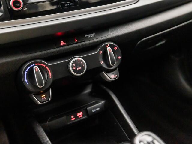 KIA RIO 1.0 TGDI Navigator Sport (APPLE CARPLAY, NAVIGATIE, XENON, CAMERA, SPORTSTOELEN, LM VELGEN, PARKEERSENSOREN, NIEUWSTAAT)
