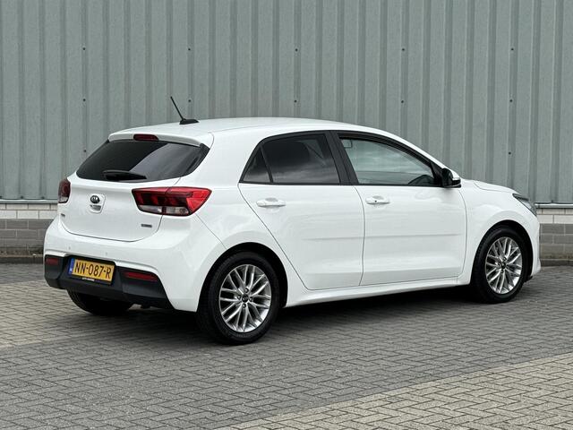 KIA RIO 1.0 TGDI First Edition / Dealer Onderhouden / Navigatie / Cruise Control / Achteruitrijcamera / Lichtmetalen Velgen / Privacy Glass / DAB / Android Auto & Apple CarPlay / Airco / Parkeersensoren /
