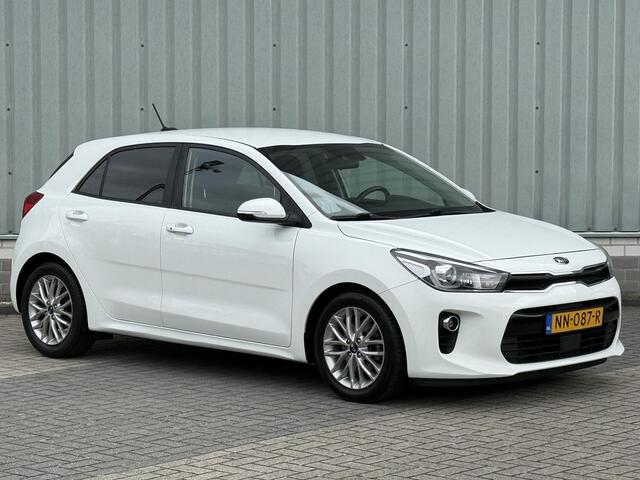 KIA RIO 1.0 TGDI First Edition / Dealer Onderhouden / Navigatie / Cruise Control / Achteruitrijcamera / Lichtmetalen Velgen / Privacy Glass / DAB / Android Auto & Apple CarPlay / Airco / Parkeersensoren /