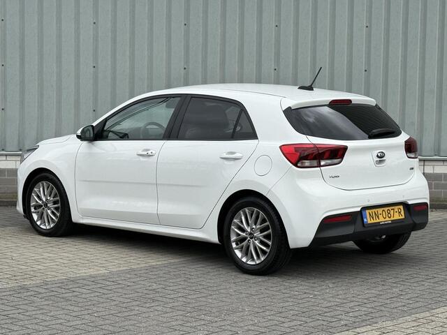 KIA RIO 1.0 TGDI First Edition / Dealer Onderhouden / Navigatie / Cruise Control / Achteruitrijcamera / Lichtmetalen Velgen / Privacy Glass / DAB / Android Auto & Apple CarPlay / Airco / Parkeersensoren /