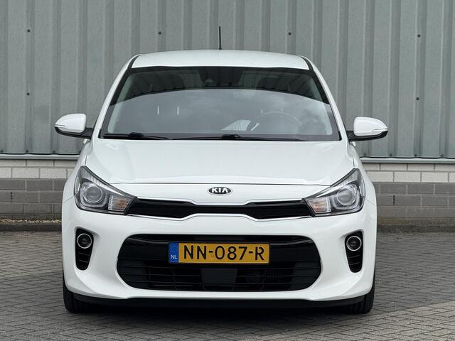 KIA RIO 1.0 TGDI First Edition / Dealer Onderhouden / Navigatie / Cruise Control / Achteruitrijcamera / Lichtmetalen Velgen / Privacy Glass / DAB / Android Auto & Apple CarPlay / Airco / Parkeersensoren /
