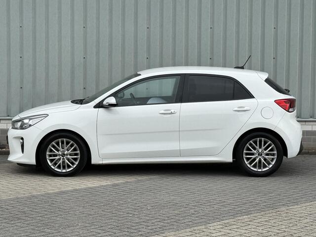 KIA RIO 1.0 TGDI First Edition / Dealer Onderhouden / Navigatie / Cruise Control / Achteruitrijcamera / Lichtmetalen Velgen / Privacy Glass / DAB / Android Auto & Apple CarPlay / Airco / Parkeersensoren /
