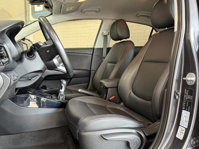 KIA RIO 1.4 100pk Executive Line | Navigatie | Leder | Camera | Stuur & Stoelverwarming | 100 % onderhouden!