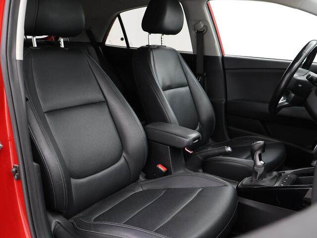KIA RIO 1.0 TGDI 100 PK EXECUTIVELINE + LEDER | CAMERA | APPLE CARPLAY | STOEL/STUURVERWARMING