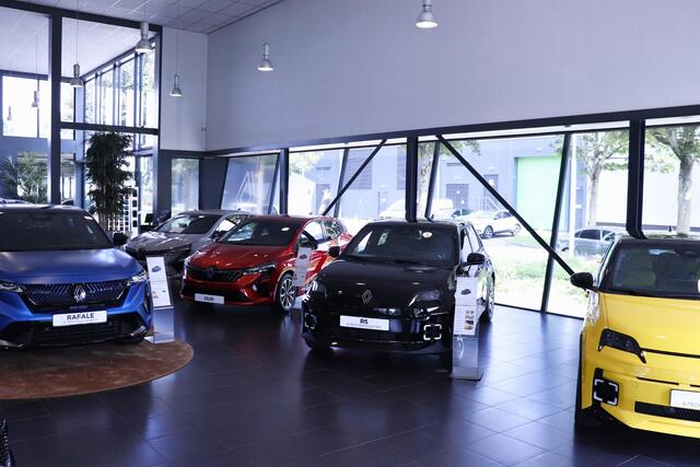 KIA RIO 1.2 CVVT DynamicLine / NL AUTO / NAVI / AIRCO / CRUISE / PRIVACY GLASS / RADIO / MEDIA DISPLAY / BLUETOOTH / 16'' LMV