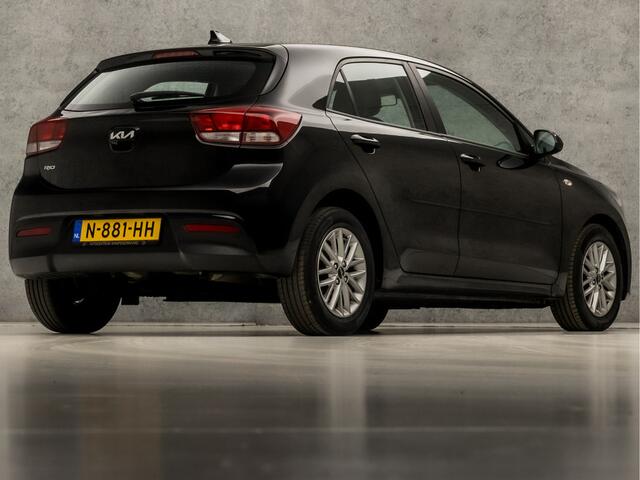 KIA RIO 1.0 T-GDi MHEV DynamicLine (APPLE CARPLAY, NAVIGATIE, CAMERA, KEYLESS, SPORTSTOELEN, LED KOPLAMPEN, GETINT GLAS, NIEUWE APK, NIEUWSTAAT)