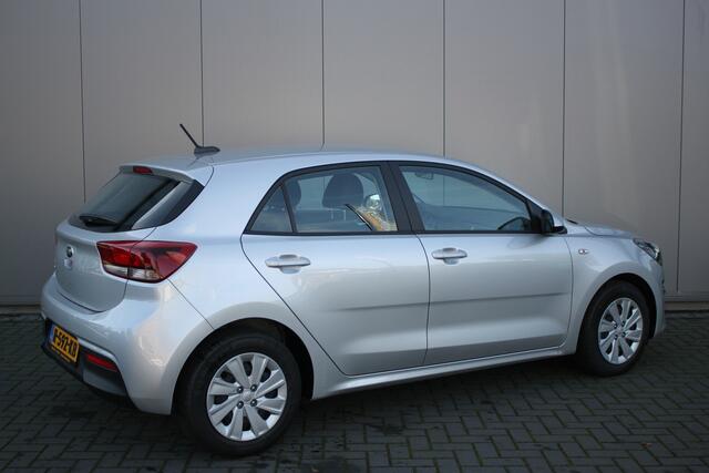 KIA RIO 1.2I 83PK ComfortLine Airco/Bluetooth/Parkeerhulp/Stoelverwarming
